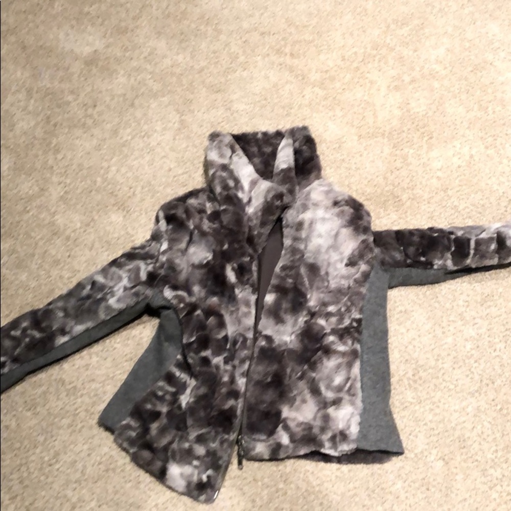 CAbi Women’s Fur Jacket Small